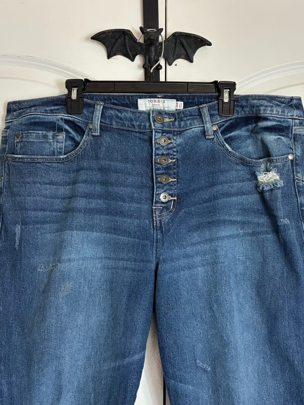 Torrid medium blue distressed button-fly Jeans Pockets Straight Leg size 20R - Picture 3 of 10